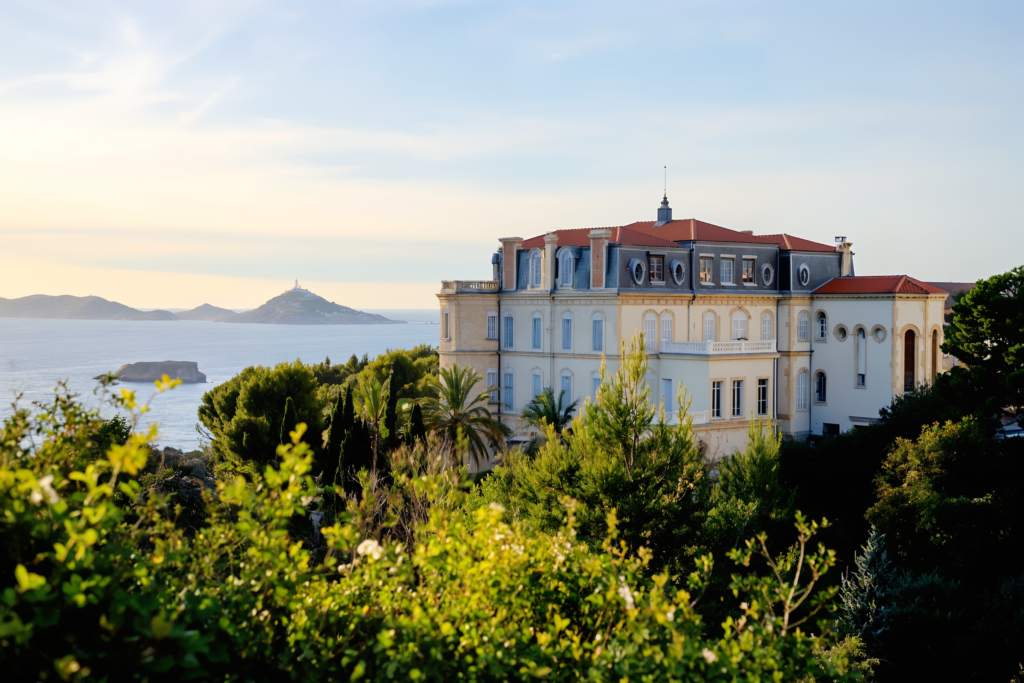 Villa Valmer sur la Corniche Kennedy à Marseille | DIMACCO